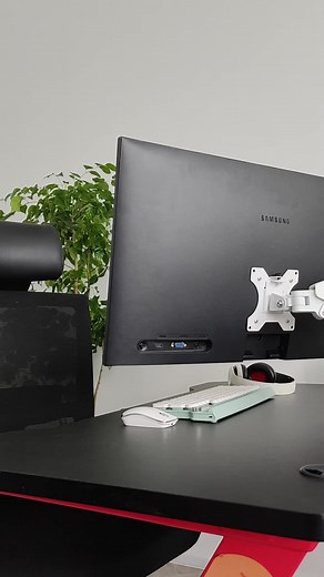 Smart High-Quality Monitor Mount for Office Setup