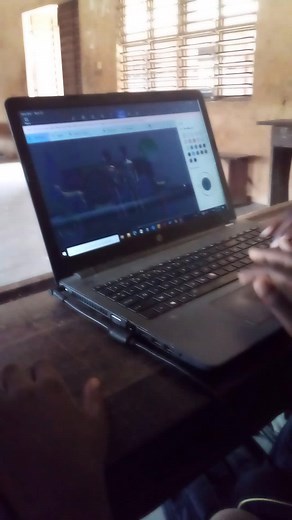 #il peut même pas utiliser paint 3d 🤣