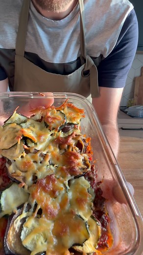 My_Cook_Book on Instagram: "Les Dej de la semaine ~ Lasagnes de légumes ingrédients pour 4 plats : 3 courgettes 1 Aubergine 1 gros oignons ou deux petits Une, gousse d’ail 400 g de viande hachée 800 g de chair de tomate/ pulpe de tomates Origan, sel, poivre, herbes de Provence Huile d’olive 125 g de fromage râpé #recette #food #recettefacile #mealprep #onepot"