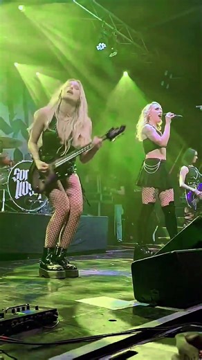 Sophie Lloyd’s Band Is Taking Over! 🎶🔥 #guitar #guitarcover #guitar #guitarsolo #guitarist #shorts