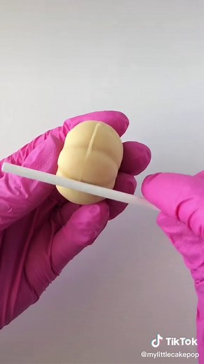 beautiful pumpkin cake pops by @unforgedible_art molded with My Little Cakepop pumpkin mold! Perfect for spooky autumn tricks and treats 🕸🕷🍁 #cakepops #cakepop #pumpkincakepop #baking #mylittlecakepop #halloween #halloweencakepops #halloweenbaking