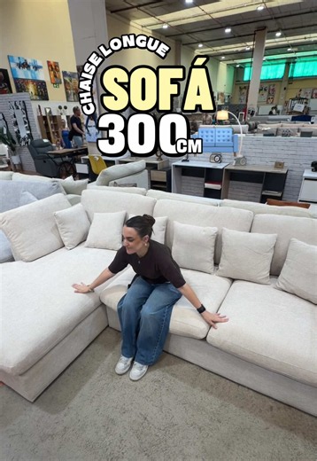 Este sofá chaise longue es precioso 😍✨ 📍C/ Industrias, 2, Alcorcón, Madrid 🚚 Envíos por España 🛒 Compra en tienda o paga contrareembolso 📲 627 79 69 33 *Aplica condiciones* #sofa #tienda #barato #aesthetic #salon