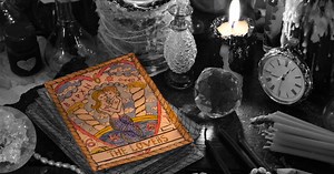Rituel d'amour et sort d'obsession : comment la sorcellerie 2.0 met votre cœur brisé (et votre psyché) en danger