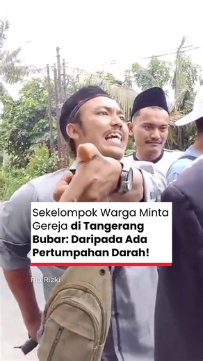 Ibadah jemaat Gereja Kristen Protestan Indonesia (GKPI) di sebuah rumah kontrakan di Desa Mekar Sari, Kecamatan Rajeg, Tangerang, dibubarkan sekelompok warga pada Minggu (20/9). Peristiwa tersebut terekam dalam video dan beredar di media sosial. Dalam rekaman, terlihat sejumlah warga mendatangi lokasi saat jemaat tengah beribadah. Salah seorang warga juga tampak membawa senjata tajam. Kapolresta Tangerang Kombes Pol Andi Muhammad Indra Waspada Amirullah membenarkan kejadian tersebut. Polisi kemu