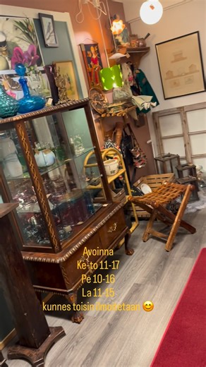 Ajan Aallot on Instagram: "Vuoden vaihduttua itsekullakin taitaa olla eräänlainen horroskausi meneillään,joten kaupallakin on ollut rauhallisempaa. Siitä syystä aukioloaikoihin on tullut pieniä muutoksia. Näillä mennään taas toistaiseksi ja kevättä kohden varmasti lisätään tunteja 😊 Olen kuitenkin vain soiton ja lyhyen matkan päässä, joten jos haluat tulla käymään aukioloaikojen ulkopuolella, niin sekin sopii sovittaessa! 😁 #ajanaallot #vintage #antiikki #vintagekauppa #antiikkikauppa"