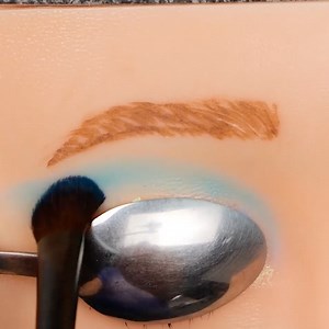 Awesome makeup tricks for training silicone faces! | 5-Minute MAGIC