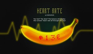 wearable banana displays tokyo marathon runner's heart rate & lap time