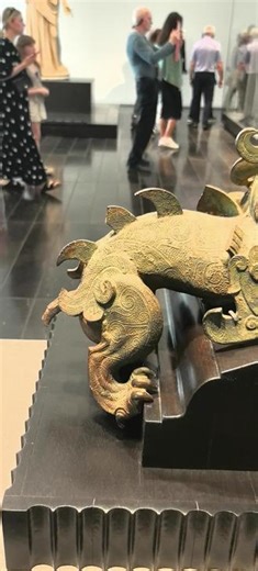 阿布扎比卢浮宫里中国战国时期文物#青铜器 #文物 #阿布扎比卢浮宫 #打卡博物馆 #古代艺术品