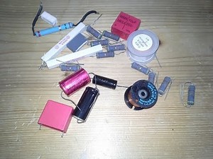 Wie ist eine Lautsprecher Frequenzweiche aufgebaut?