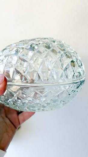 Jolene | Vintage Decor & DIY Tutorials on Instagram: "The easiest way to tell if it’s crystal or glass? Just listen! Glass has a softer, muted sound, while crystal makes a clear, ringing ‘ding.’ Try it next time you’re shopping! If you found this helpful, share with a friend who loves vintage finds. 💎 #crystallovers #glasswarecollectors #antiquetips #vintageglassware #timelessdecor #vintagereselling #secondhandstyle #sustainablehomedecor #learnsomethingnew #antiqueshopper #homestylingtips #vint