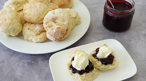 Recipe in comments ⬇ These simple 3-ingredient scones are soft, fluffy, and perfect for a quick bake. Using self-rising flour, heavy cream, and sparkling water, you’ll have a batch of scones ready in no time. This easy recipe skips the need for lemonade or sugar, relying on the carbonation from the water to give the scones their airy texture. You can serve them with classic toppings like jam and cream or mix it up with a fruit curd or berry compote. Prep time is minimal, making this a perfect re