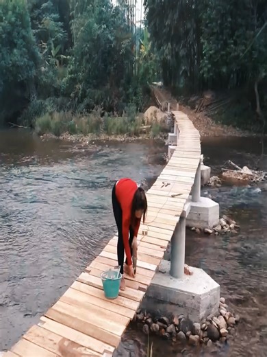 ¿Se acuerdan del puente que xiaolin tardo tres meses en construir, gastando todos sus ahorros?#creatividad #construir #exploración#fabricación#bricolaje