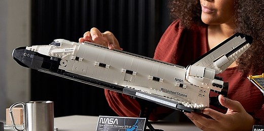 Lego má nový set pro dospělé. Raketoplán Discovery má v nákladovém prostoru lesklé překvapení