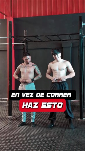 En vez de correr… hacé esto. 🥵🔥 Si querés quemar grasa, subir pulsaciones y trabajar TODO el cuerpo, probá este HIIT calisténico: ⏱️ Rutina: • Sprint estático – 20’’ • Polisentadillas – 20 reps • Escaladores – 30’’ • Burpee calisténico – 10 reps • Plancha arriba y abajo – 15 reps • Aguante en posición bote – hasta fallar 💡 Descansá 60–90’’ y repetí 3–4 rondas. No necesitás cinta, no necesitás salir a correr, necesitás intensidad bien hecha. Guardá esta rutina y probala en tu próximo entrenami