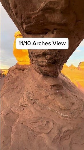 Delicate Arch 🏜️ Kickoff your weekend in Moab with an Arches National Park tour!