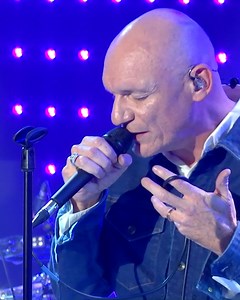 161K views · 5K reactions |  Louise Attaque interprète en live le titre « La frousse » ! Retrouvez le groupe aujourd’hui à partir de 14H30 dans Le Grand Studio RTL avec Eric Jean-Jean ! | RTL | Facebook