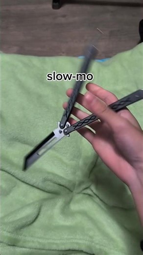 Beginner Balisong: Half Twirl #balisongknife #balisongtricks #butterflyknife #satisfying
