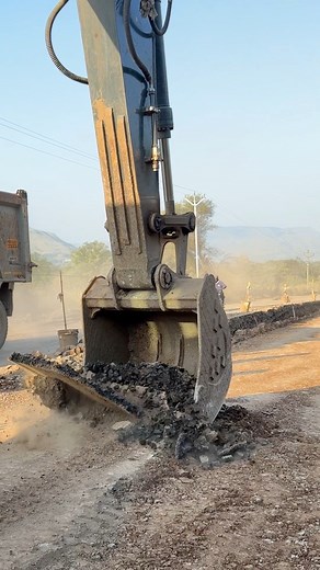 71K views · 1.5K reactions | DBM clarify with excavator Hyundai 210  #SEM919 #cat120 #rollerskating #graderlover #roadconstruction #exacavator #service | Motor Grader | Facebook