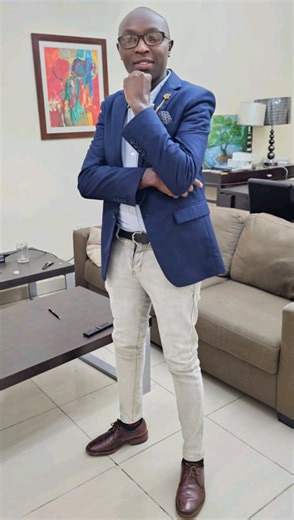 Most small businesses don’t fail because of bad products. They fail because no one notices them. Online, attention is currency. Clarity is power. Consistency is king. Branding isn’t just a logo. It’s your vibe. Your message. Your promise. If your page looks confused, customers hesitate. If your brand looks clear, customers trust. Familiarity builds comfort. Comfort builds confidence. Confidence builds sales. Stop posting randomly. Start positioning intentionally. Because online, you don’t win by