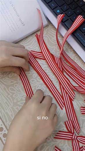 3.8M views · 36K reactions | Usa este paso a paso para hacer lacitos para tus reglaos #lazos #moños #lazospersonalizados #moñoshechosamano | Lazos de Colores | Facebook