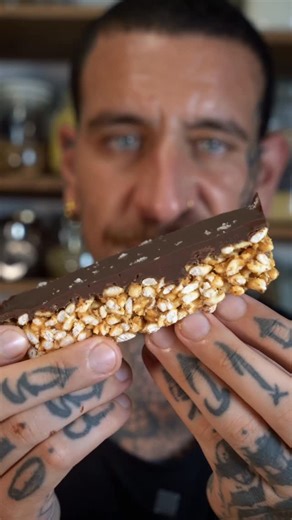 Alessandro Vitale on Instagram: "This is the easiest way to puff rice and make a delicious and healthy snack which you won’t need to buy anymore! PUFFED RICE 🌾 - 1 x cup of parboiled rice - 2 x tbsp water - 1-2 x cups salt STEP BY STEP: - mix the raw rice with water - heat it up until fully dry - heat up your salt in a separate pan - add your rice which will start puffing in 5-10 seconds RICE BARS INGREDIENTS: 🍫 - 3 x cups puffed rice - 3/4 cup peanut butter - 1 x tbsp flax seeds (optional) -