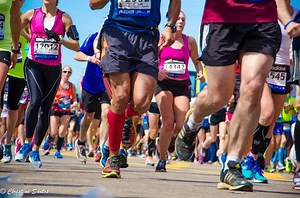 Marathon Route Residents Request: No Peeing on the Lawn