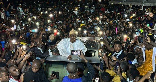 Cameroon’s Issa Tchiroma draws massive crowd in Douala ahead of election | Africanews
