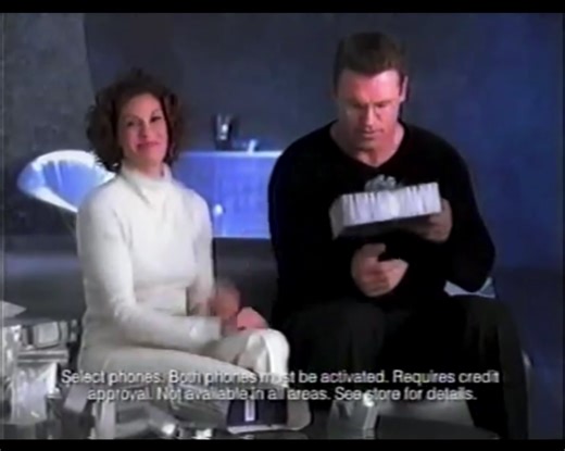 RadioShack commercial, 2000. 📞 #radioshack #cellphone #terrihatcher #howielong #christmas