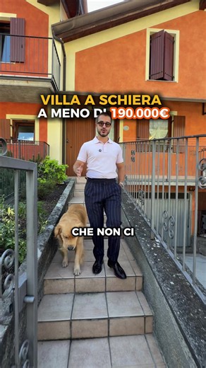 🏡 La vostra prima casa a meno di 190.000 €? Sì, ed è una villa a schiera 👇 📍 Zona residenziale tra le più richieste, tranquilla e comoda a tutti i servizi (dove si trova? Guarda il video fino alla fine 👀) ✨ Cosa trovate: 🍳 Zona giorno open space con cucina 🌿 Corte esclusiva con accesso diretto dalla cucina, perfetta per grigliate e serate estive 🚿 Bagno di servizio al piano rialzato 🛏️ Due ampie camere, una con cabina armadio 🪵 Zona notte con travi a vista in legno 🛁 Bagno grande con v