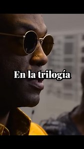 🟦 Resurrections redefine el mito del despertar. Ya no es cuestión de rechazar la Matrix, sino de reconocer qué historias te mantienen dormido y cuáles pueden liberarte. La película muestra un despertar emocional, fragmentado, profundamente humano, donde la identidad y la memoria juegan un papel central. Este clip explora cómo esta nueva visión transforma por completo la idea clásica de la saga. #matrixresurrections #cine #simbolismo | El Lado Invisible