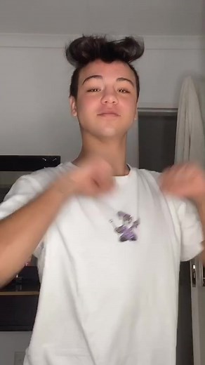 I hate it when people walk in my video :) #fyp #xyzbca #tainelottering #theviralhouseza #dance #danceup #swagup #trend #viral