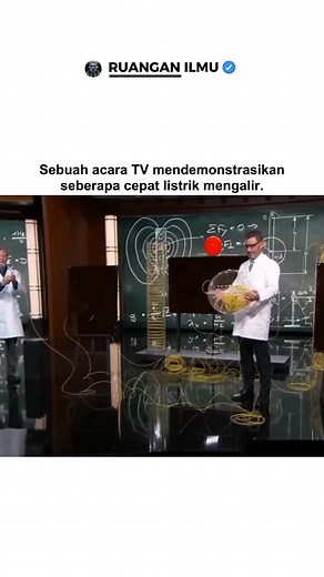 JKTLOGY. on Instagram: "Kecepatan aliran listrik dalam konduktor melibatkan dua aspek utama : 1. Kecepatan Drift Elektron : Gerakan rata-rata elektron dalam konduktor akibat medan listrik sangat lambat, biasanya beberapa milimeter per detik. 2. Kecepatan Medan Listrik: Perubahan medan listrik, yang menyebabkan pergerakan elektron, merambat hampir dengan kecepatan cahaya, sekitar 300.000 kilometer per detik. Meskipun elektron bergerak lambat, perubahan dalam medan listrik menyebar sangat cepat, m
