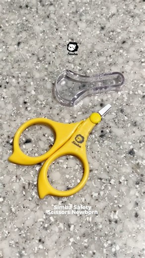 Simba Indonesia on Instagram: "#simbaindonesia . 100% Made in Taiwan. Materialnya aman dan berkualitas, serta dibuat dengan standar tinggi. Gunting ini dirancang khusus dengan ujung membulat, membantu mengurangi resiko tertusuk secara tidak sengaja saat digunakan atau disimpan. Mata gunting terbuat dari stainless steel yang diperkeras, kuat, tajam, dan tahan lama untuk penggunaan jangka panjang. Dilengkapi tip cover, menjaga mata gunting tetap bersih dan aman saat disimpan di dalam tas atau laci