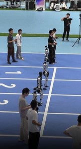 La première édition des Jeux mondiaux de robots humanoïdes débute à Pékin. | Le Figaro