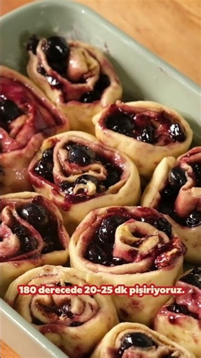 A Delicious Summer Dessert: Lemon Blueberry Cinnamon Roll