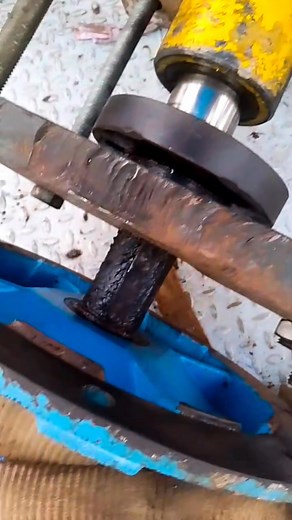 31K views · 290 reactions | The coupling is being pulled out by hydraulic jack #tharmalpowerplant #agitator #coupling #removed #work #mechanical #mechaniclife | Mill Wright Technician | Facebook