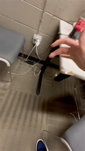 Fingerboarding on break. #fingerboarding #fingerboardclips