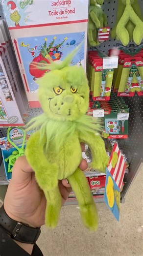 1.2K views · 16 reactions | Voilà Monsieur Grinch  qui débarque au Village Des Bas Prix , et il nous a déjà gâtés avec des journaux intimes, des stylos, des peluches, et plus encore ! On se demande ce qu'il nous réserve pour la suite... 樂 | Village Des Bas Prix | Facebook