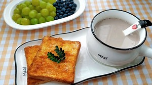 10分钟就能轻松搞定嘎嘣脆的土司片，黄油焦糖吐司脆，比面包店卖的还好吃，吃一口就停不下来