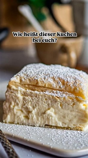 Viki Schaffler | kaiserlich kochen mit Pampered Chef® on Instagram: "Einfache Cremeschnitte= egyszerü krémes Hier ist mein Rezept für ein einfaches Rezept damit du den Kuchen auch schnell nachbacken kannst 😉 ⬇️ Zutaten 👇 2 Pkg Blätterteig 2 Pkg Vanillepuddingpulver 120 g Zucker 1 Pkg Vanillezucker Vanillearoma nach Geschmack 800 ml Milch 500 ml kalte Sahne 2 Pkg Sahnefix Zubereitung 👇 Den Puddingpulver mit ca. 100 ml Milch, Zucker und Vanillezucker glatt rühren. Die restliche Milch aufkochen,