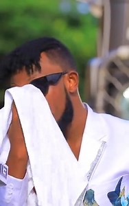 Imisatsi Chris Eazy afite yayihawe na mama we #ubuvumbuzi | Ubuvumbuzi