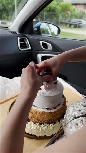 Bride Turns Taxi into Mobile Bakery for On-the-Go Wedding Cake 🎂