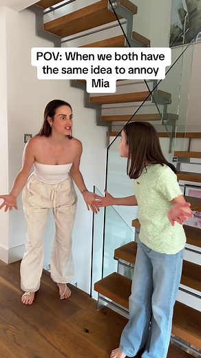 Exploring the Oldest Sibling's Room with Mom & Daughter