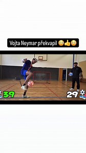 Vojta Neymar 4D překvapil 😳 fotbal mu jde suprově👍 at sere na MMA a hraje radši fotbal. V tom je talent🖤 #srandy #clashofthestars #Clash #czech | Gitano Svetos