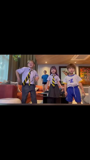 252K views · 10K reactions | อยากให้ลูกอารมณ์ดีวันจันทร์ ต้องเริ่มต้นที่แม่ต้องบ้าบิ้วไปก่อนเนาะ #3ยอกกุมาร #guyharufamily | Guy Haru Family | Facebook