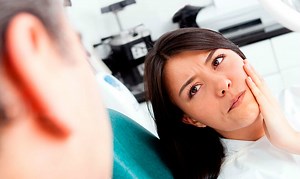 Опухла десна возле зуба и болит - что делать и как лечить? | Гид по Стоматологии