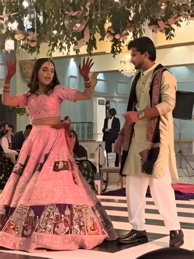 Eman Khan's Stunning Mehndi Dance Performance