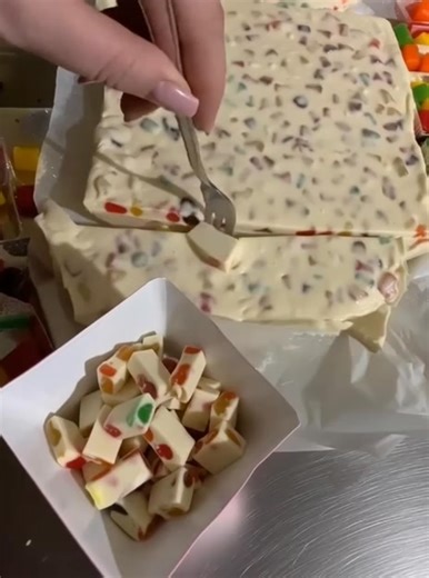 These are my most popular bars. I usually make at least 500 of these at Christmas. It’s a very simple recipe but full of great taste! FULL RECIPE 💬👇 | Cooking Panda