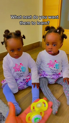 The way she gently walked away 🥹 #baefavvy1 #fyp #twins #identicaltwins