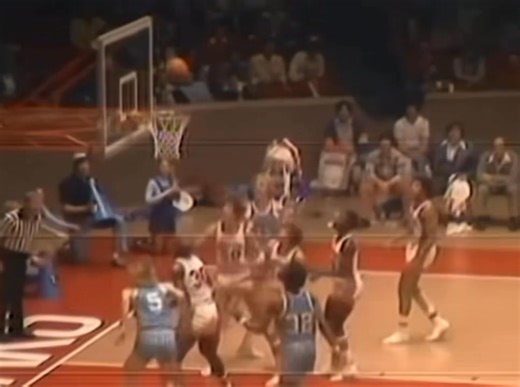 🏀On March 9, 1977 Indiana State sophomore Larry Bird scores 44 points but the Sycamores fall to Houston 83-82 in the First Round of the NIT at Hofheinz Pavilion in Houston, Texas. Senior Otis Birdsong led the Cougars with 30 points. This was the first edition of the tournament in which early round games were played at campus sites.🏀 #LarryLegend #TheHickFromFrenchLick | Davenport Sports Network